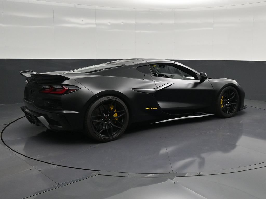 Used 2025 Chevrolet Corvette Z06 RWD image 3