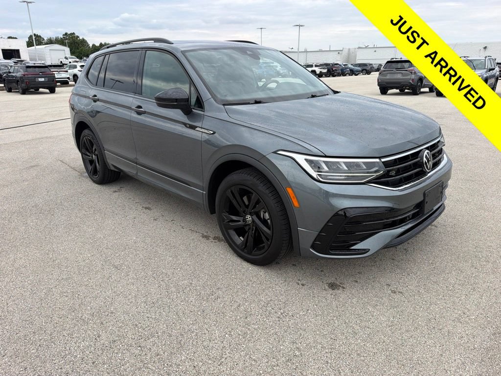 Certified 2023 Volkswagen Tiguan SE R-Line AWD/4WD image 1