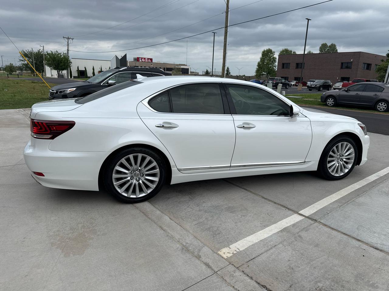 Used 2013 Lexus LS 460 w/ Comfort Pkg RWD image 10