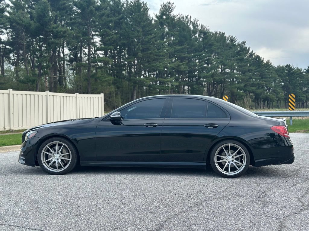 Used 2017 Mercedes-Benz E 300 4MATIC image 4