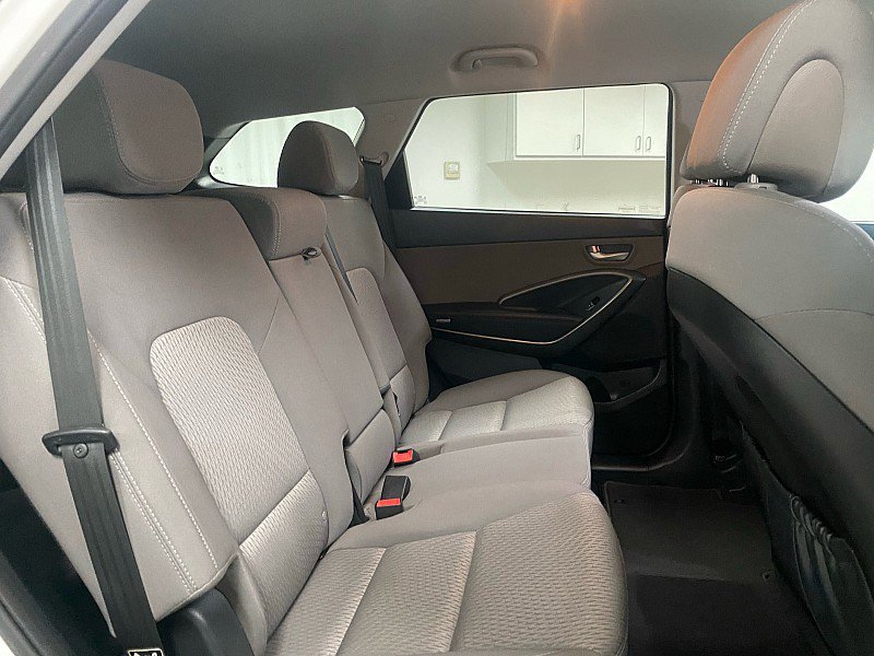 Used 2017 Hyundai Santa Fe SE image 13