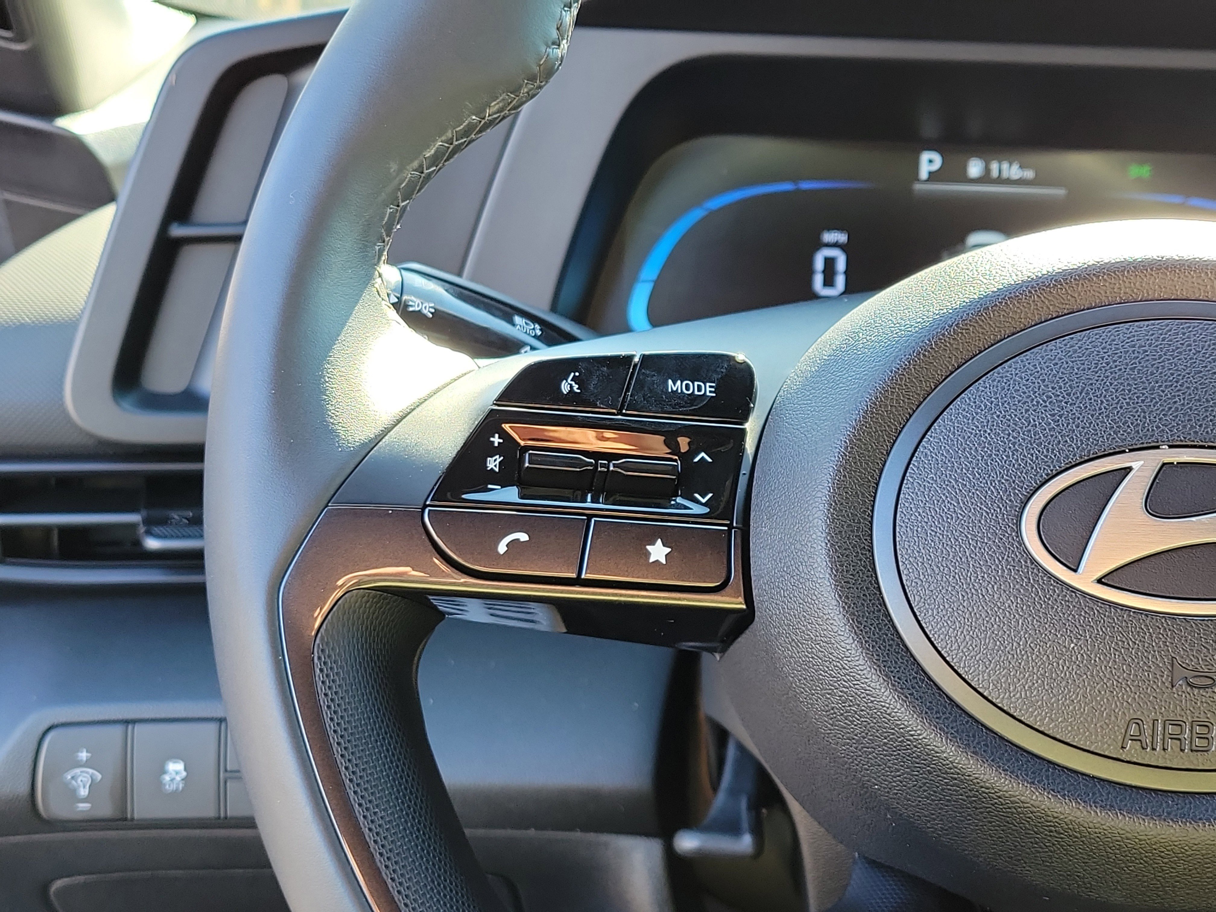 Used 2025 Hyundai Elantra Sport image 23