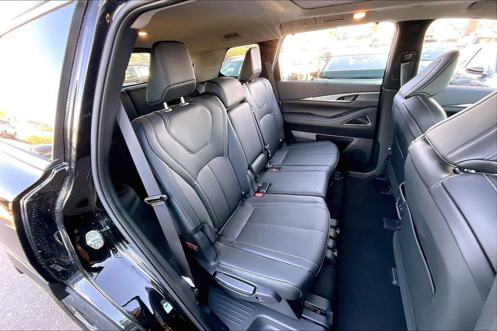 New 2026 INFINITI QX60 Luxe w/ Cargo Package FWD image 10