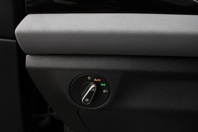 Used 2025 Volkswagen Jetta SE w/ Sunroof Package image 11