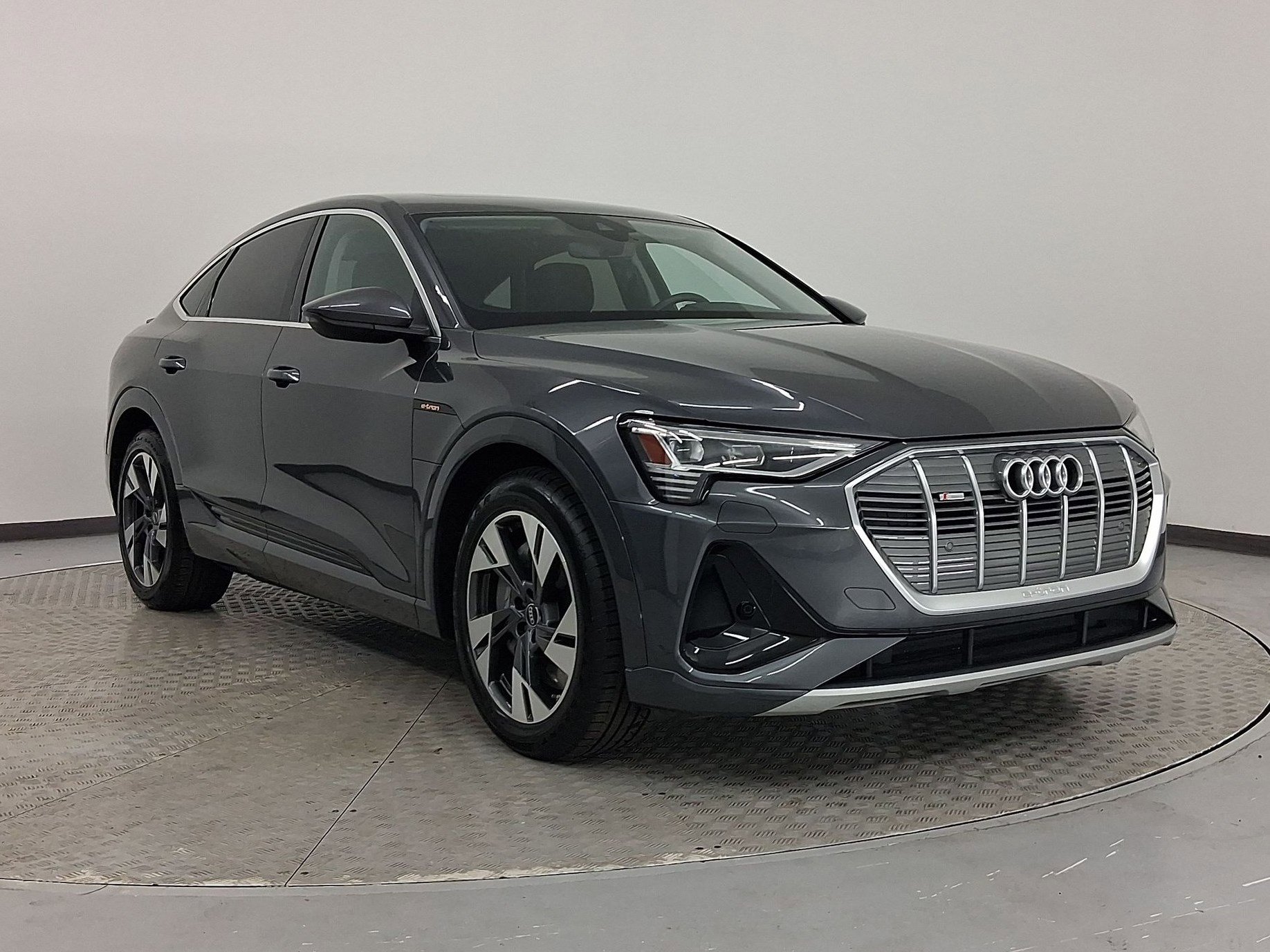 Used 2022 Audi e-tron Premium image 7