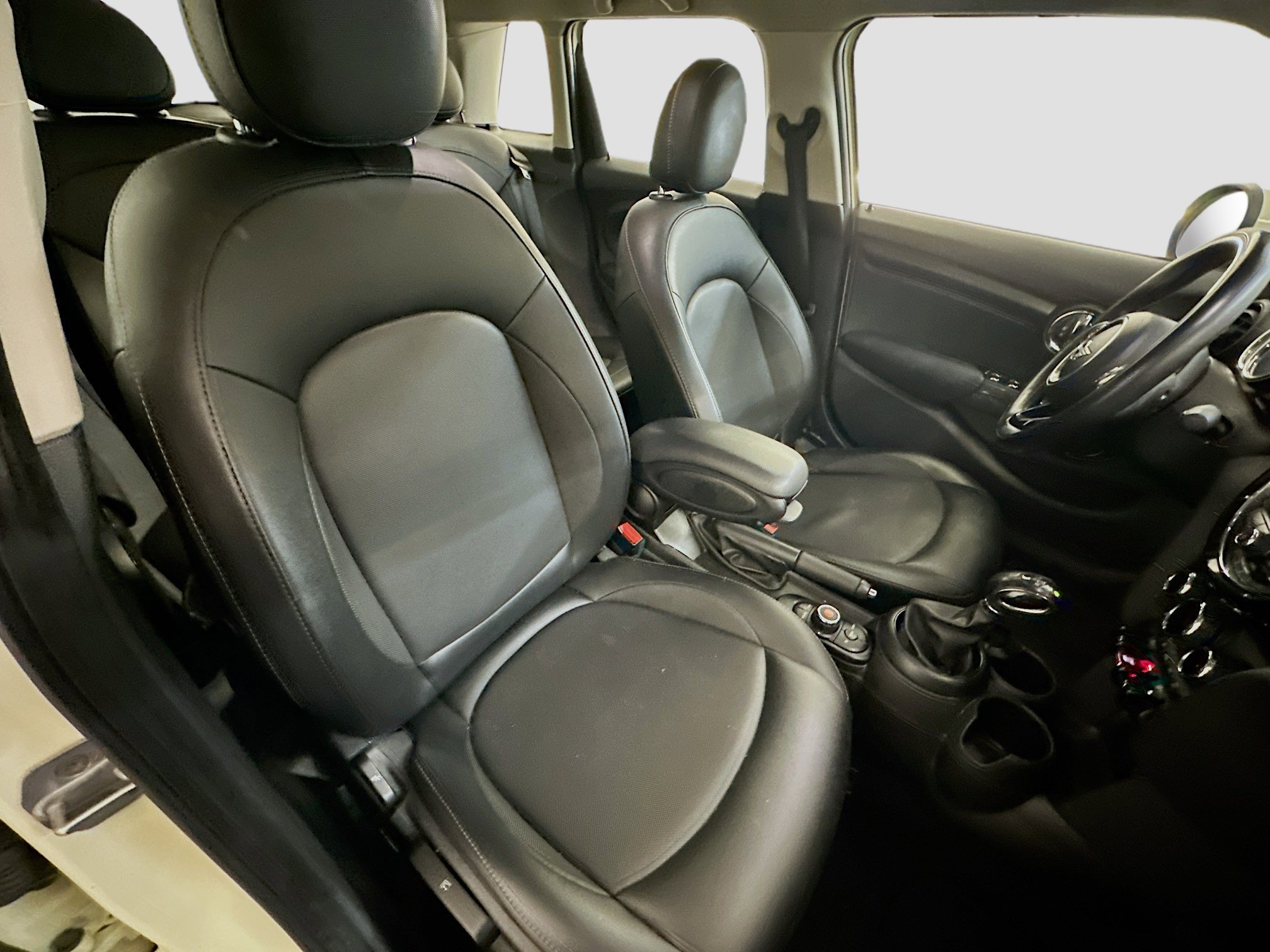 Used 2018 MINI Cooper 4-Door Hardtop image 31