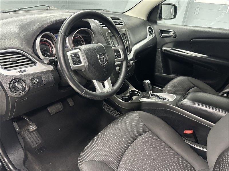 Used 2017 Dodge Journey SXT w/ Blacktop Package image 2