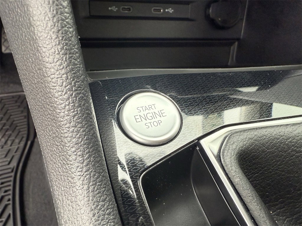 New 2026 Volkswagen Taos SE image 20