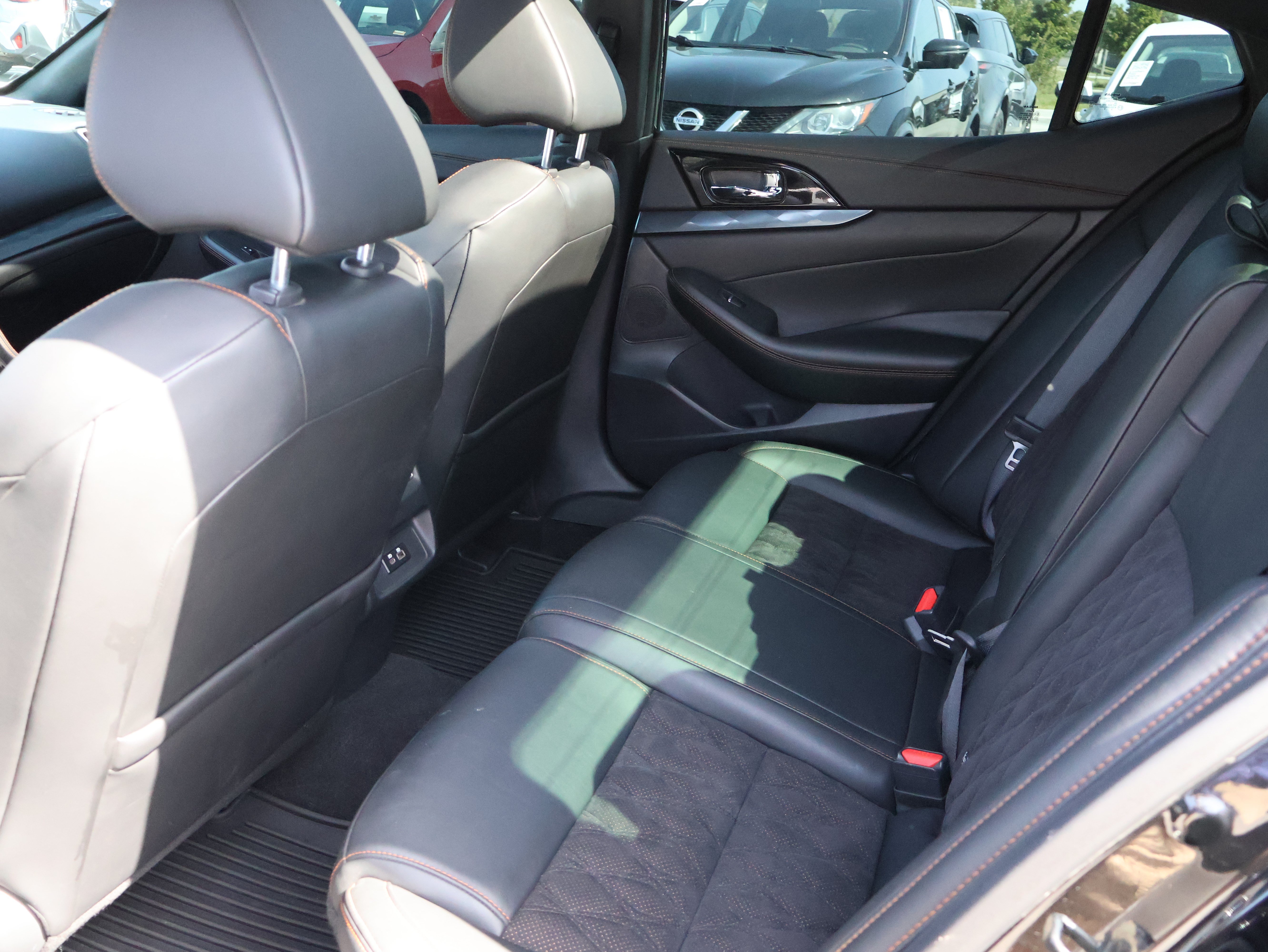 Used 2022 Nissan Maxima SR w/ Sport Mat Group FWD image 19
