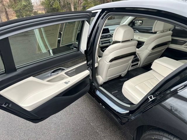 Used 2018 BMW 750i xDrive image 26