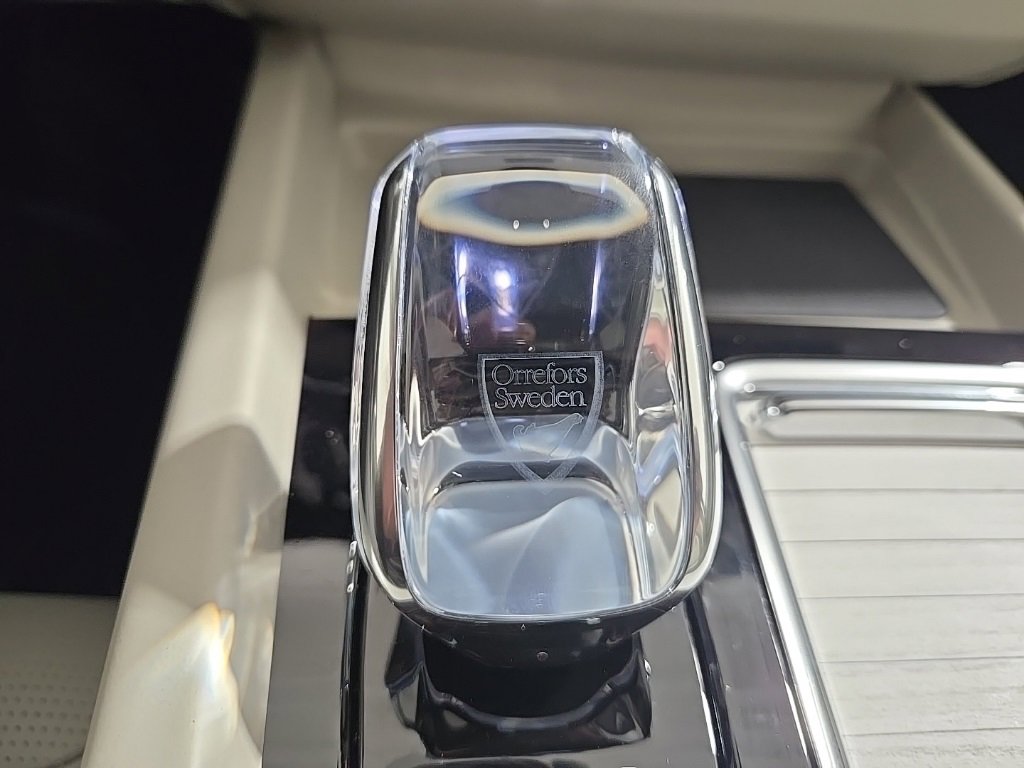 New 2026 Volvo XC60 T8 Ultra w/ Protection Package Premier image 14