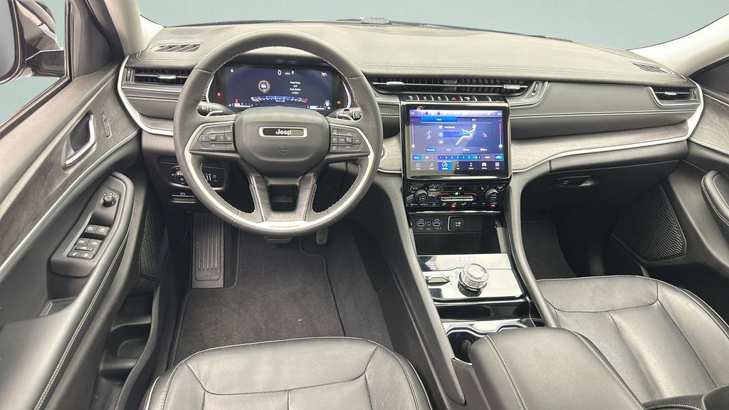 Used 2023 Jeep Grand Cherokee L Limited AWD/4WD image 13