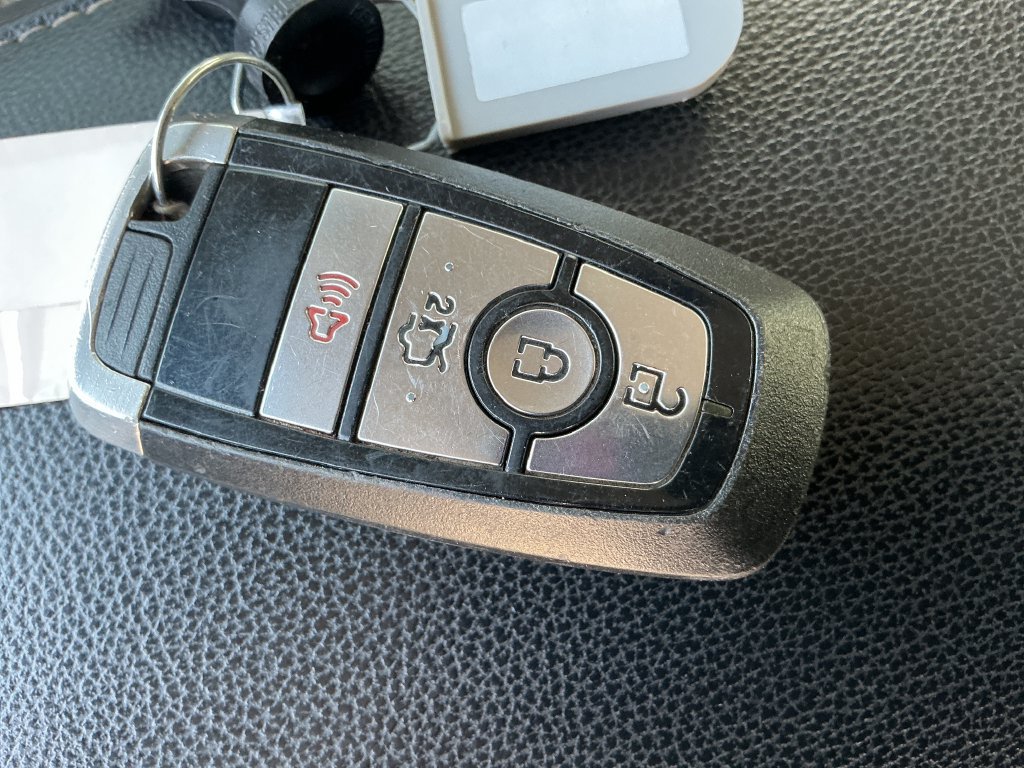 Used 2020 Ford Fusion SE FWD image 28