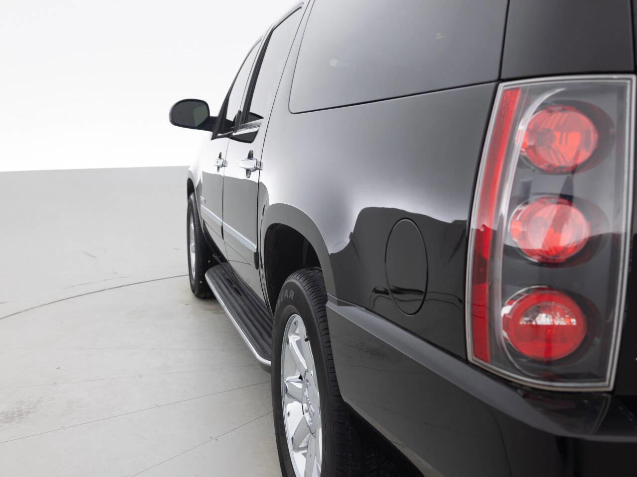 Used 2011 GMC Yukon XL Denali image 13