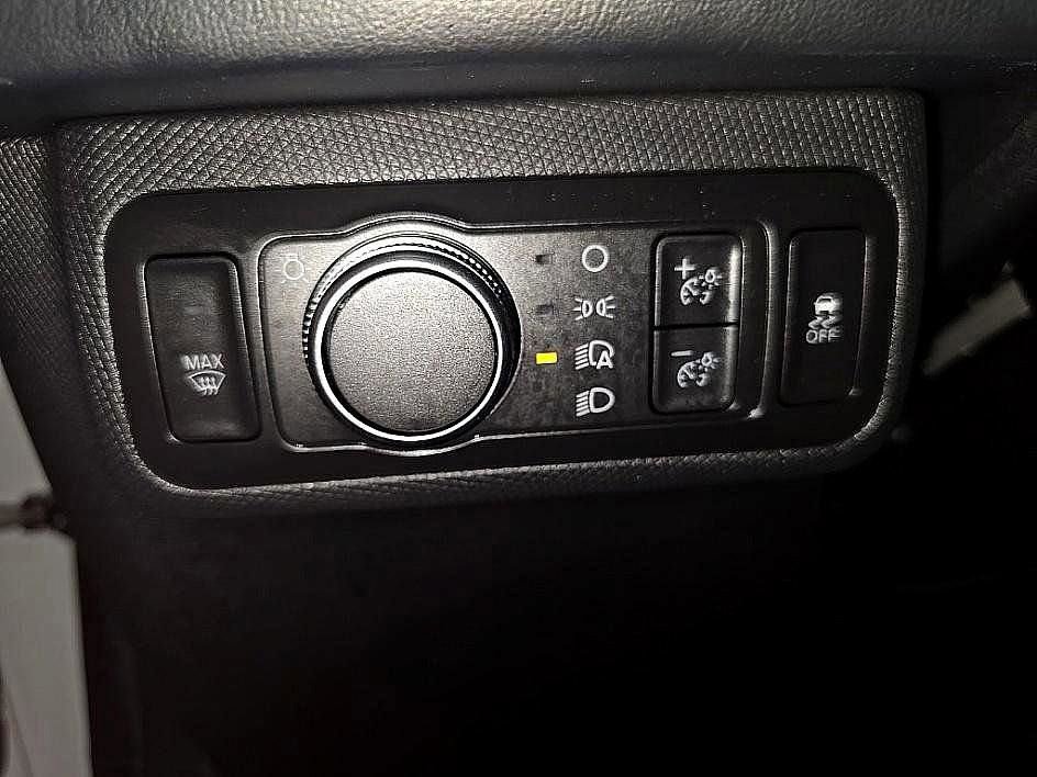 Used 2022 Ford Mustang Mach-E Select image 12