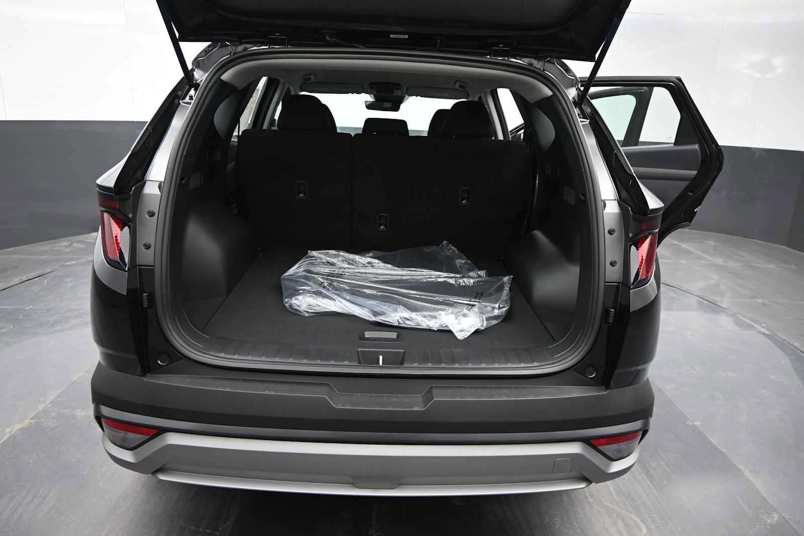 New 2026 Hyundai Tucson Blue SE FWD image 13