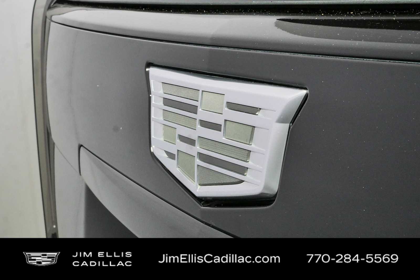 Certified 2025 Cadillac Escalade ESV V w/ LPO, ONYX Package AWD/4WD image 40