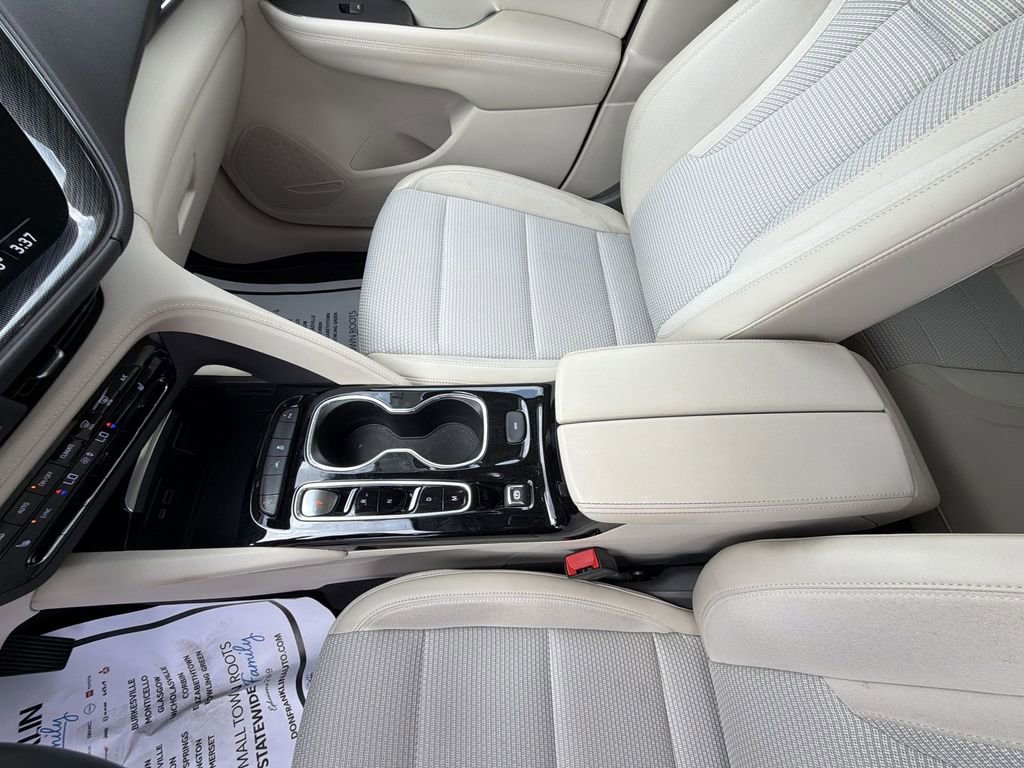 Used 2023 Buick Envision Preferred image 26