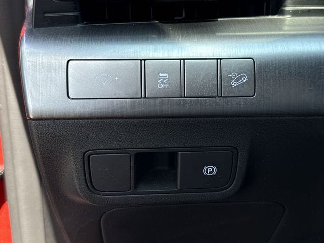 Used 2025 Hyundai Kona SEL FWD image 21