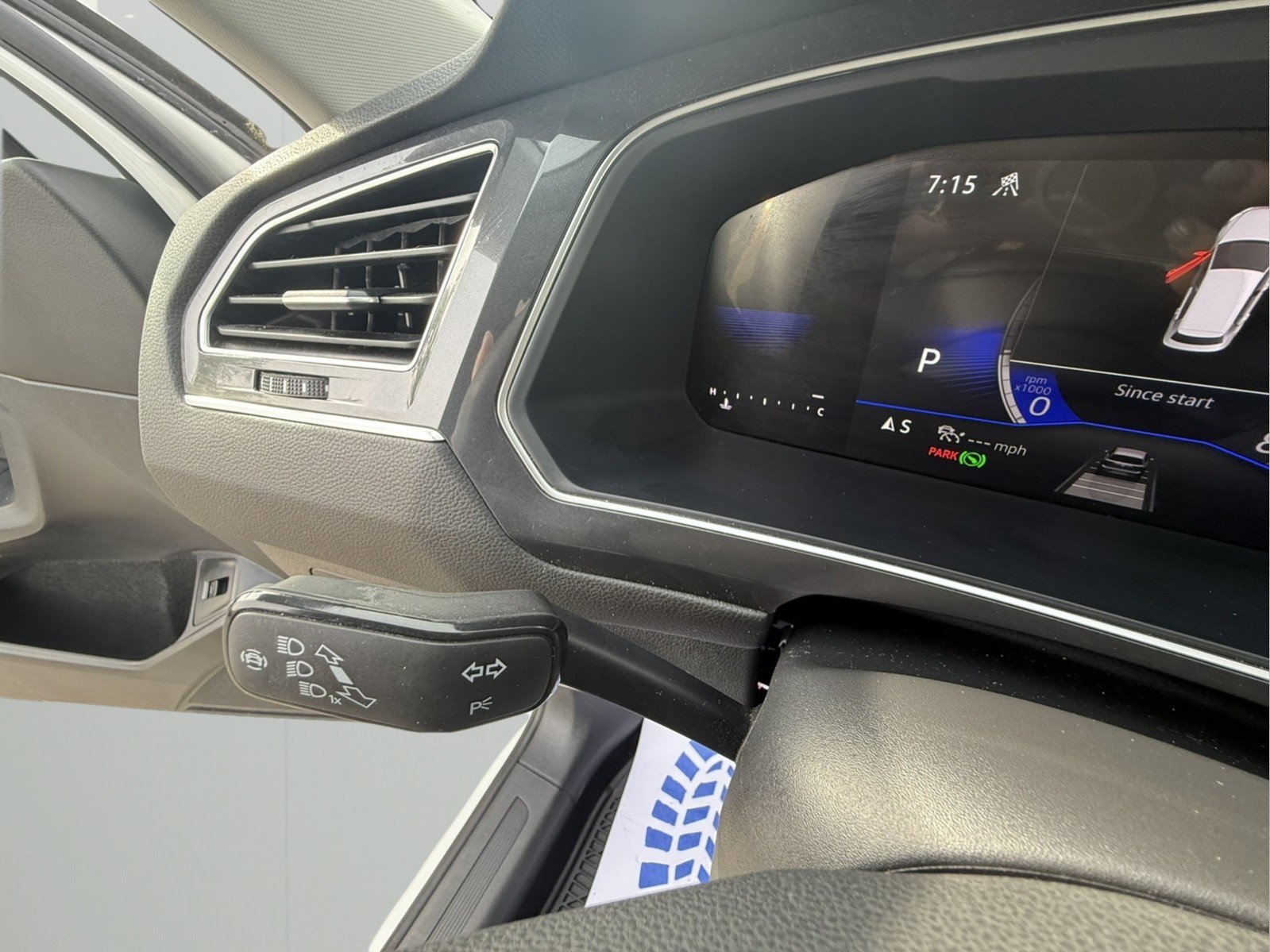 Used 2024 Volkswagen Tiguan SE AWD/4WD image 22