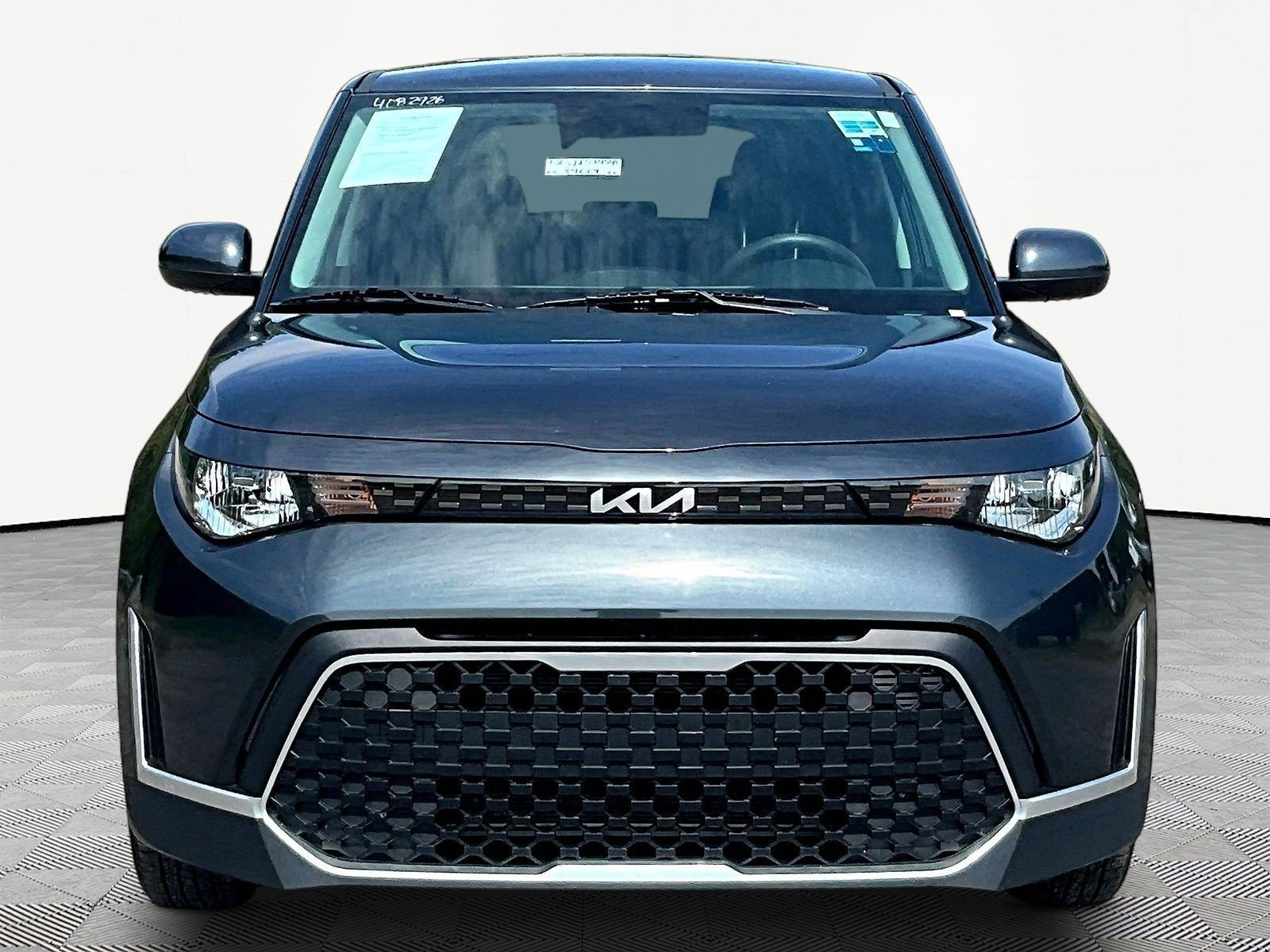 Used 2025 Kia Soul LX w/ LX Technology Package FWD image 2