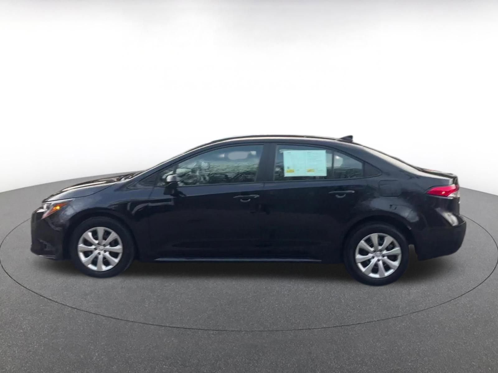 Used 2025 Toyota Corolla LE image 9