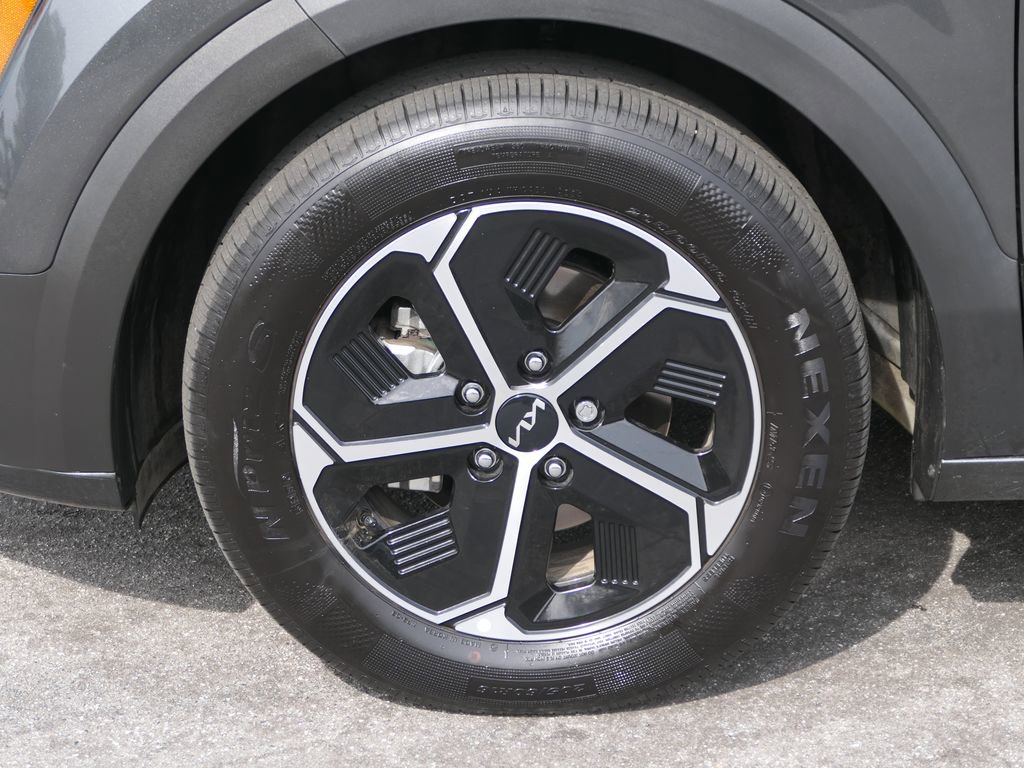 Used 2025 Kia Niro EX image 10