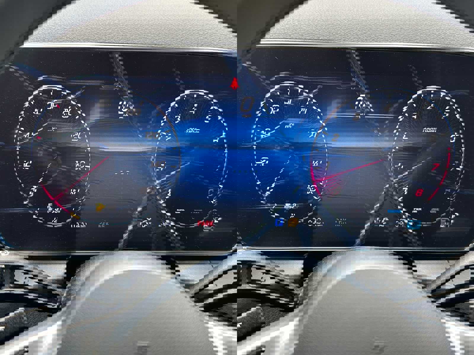 Used 2025 Mercedes-Benz GLC 300 4MATIC image 28