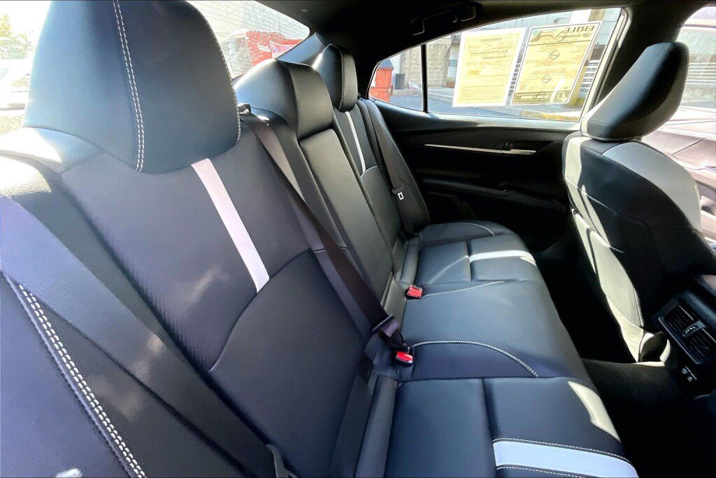 Used 2025 Toyota Camry SE w/ Convenience Package AWD/4WD image 16