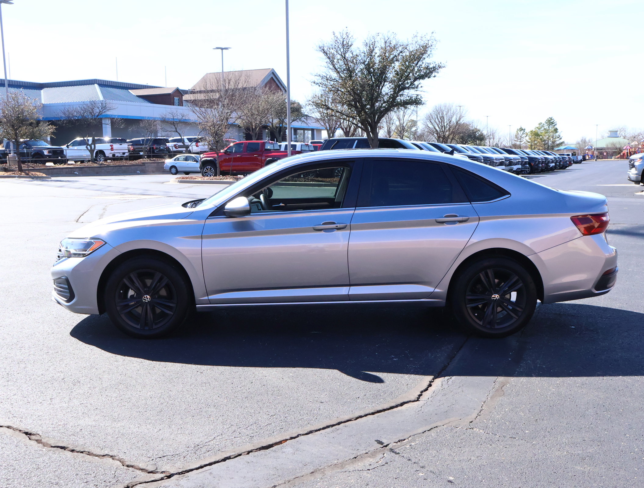 Used 2024 Volkswagen Jetta SE image 29