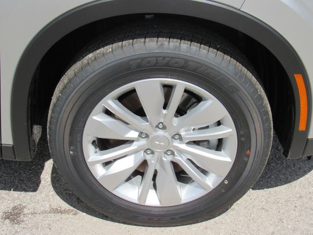 New 2026 Mitsubishi Outlander ES image 10