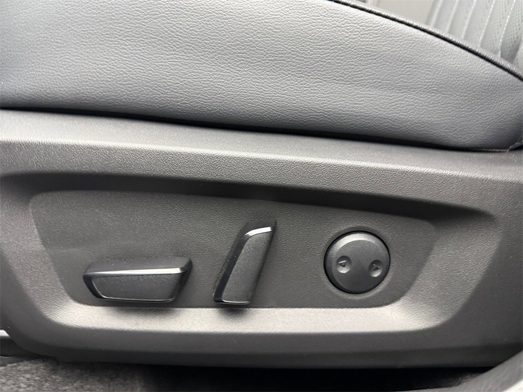 New 2026 Mitsubishi Outlander SEL image 13