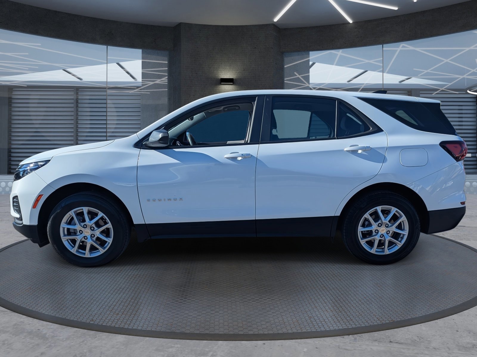 Used 2024 Chevrolet Equinox LS image 3