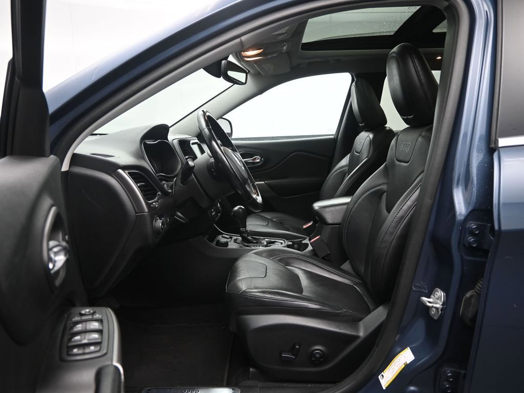 Used 2020 Jeep Cherokee Limited image 24