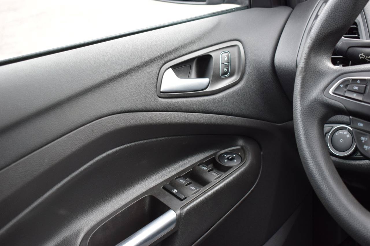 Used 2018 Ford Escape SE FWD image 16