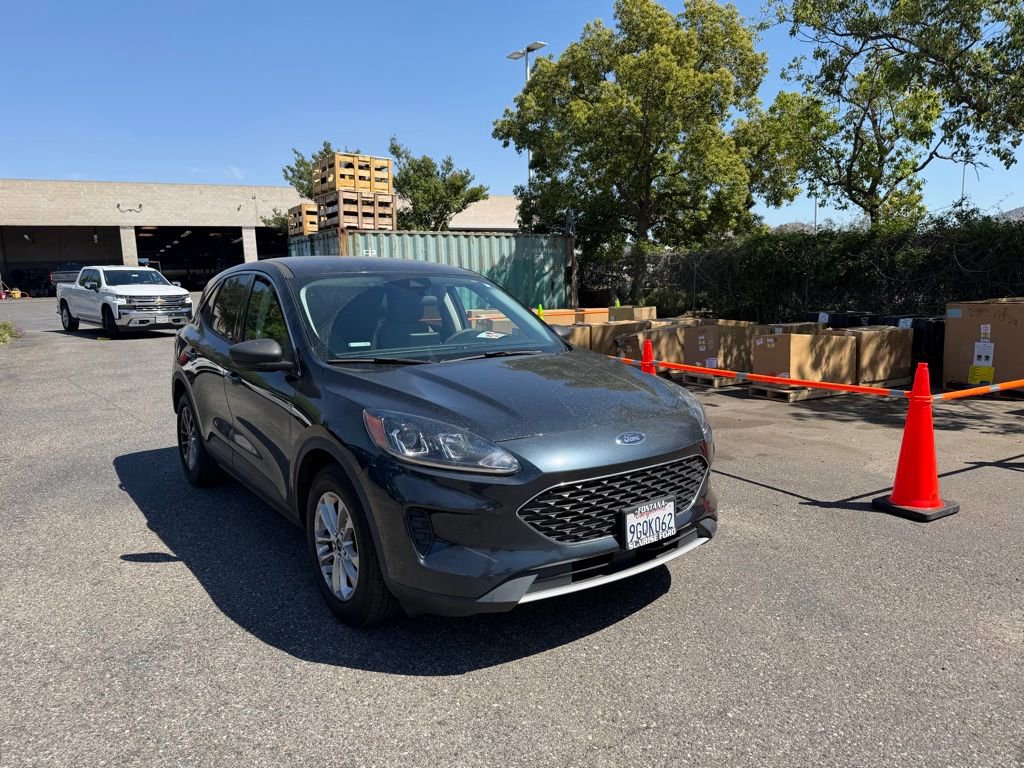 Used 2022 Ford Escape SE image 2