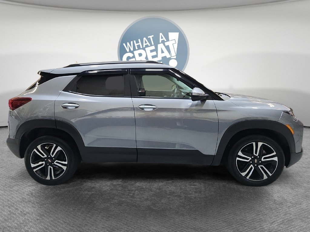 Used 2023 Chevrolet TrailBlazer LT FWD image 2