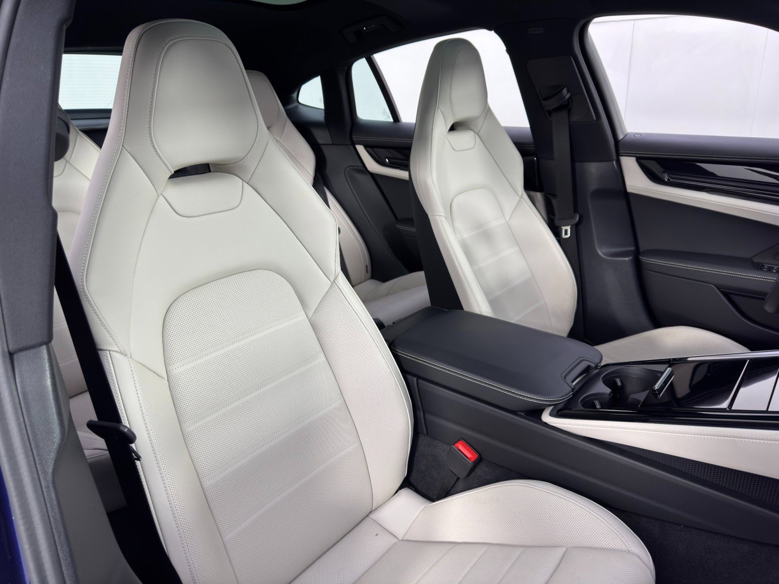 Used 2025 Porsche Panamera 4S w/ Premium Package image 39