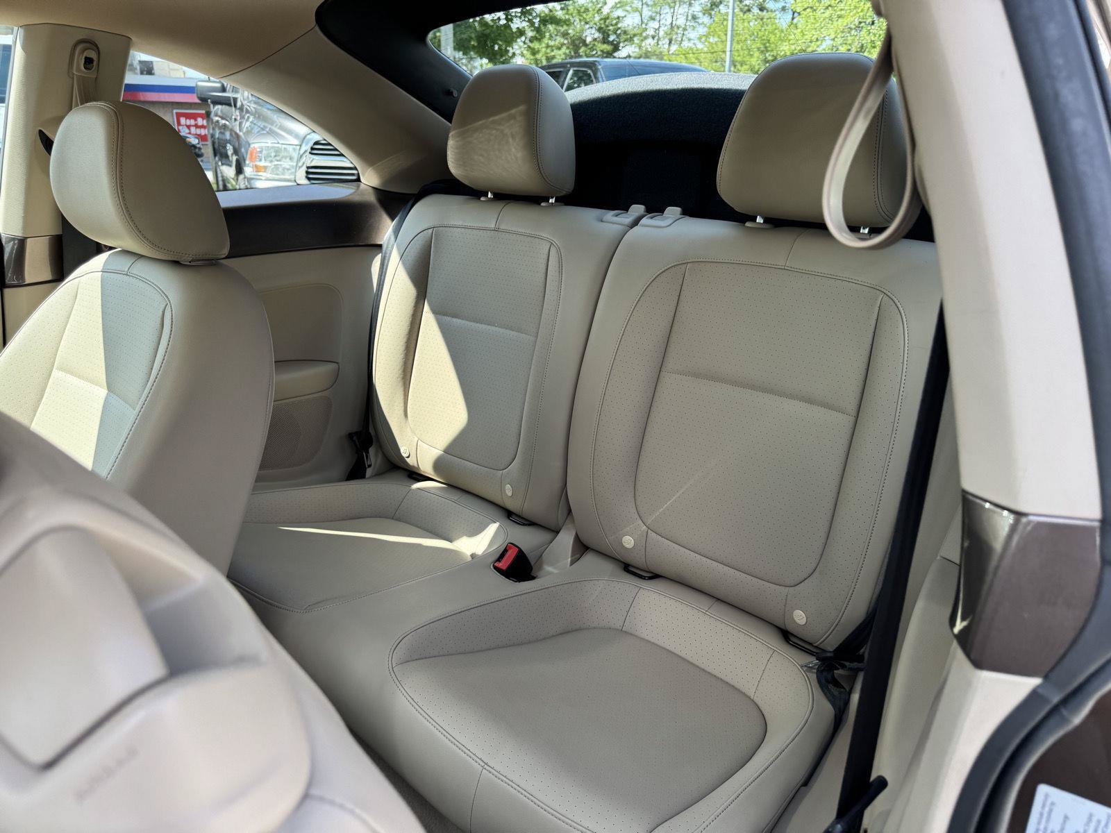 Used 2015 Volkswagen Beetle 1.8T FWD image 6