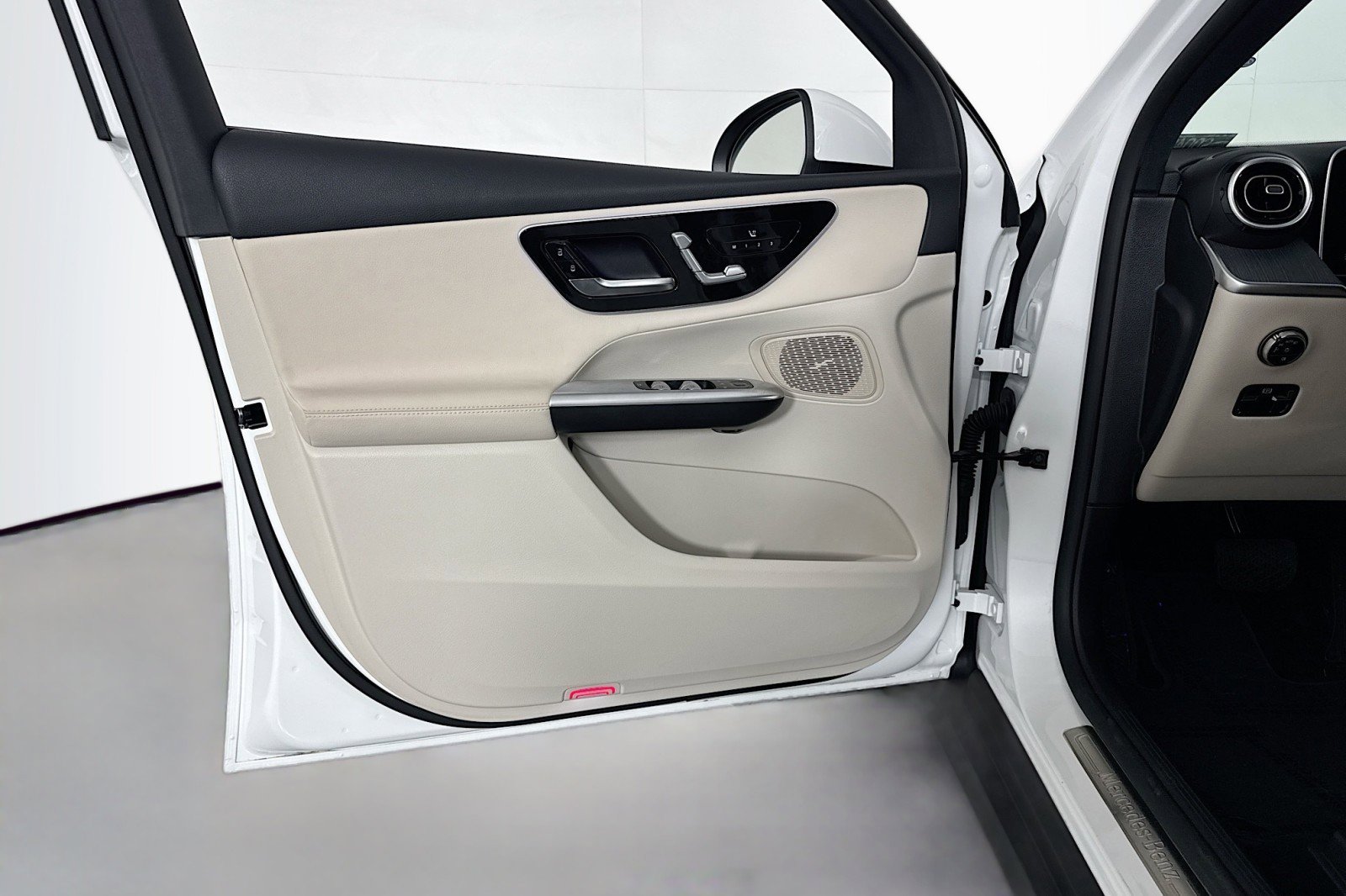 Certified 2026 Mercedes-Benz GLC 300 image 21