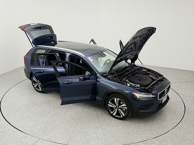 New 2026 Volvo V60 B5 Cross Country Plus w/ Climate Package image 38