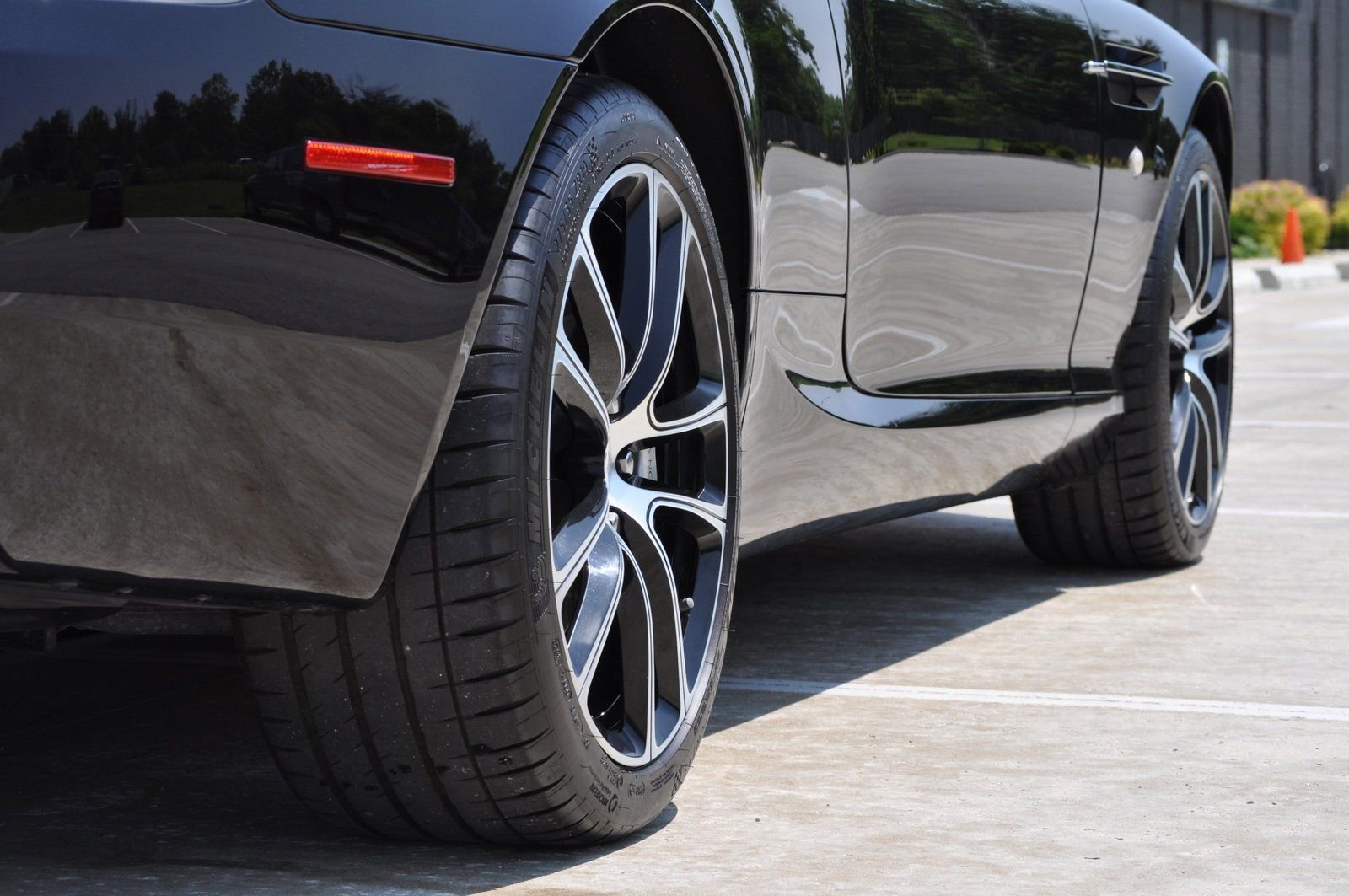 Used 2012 Aston Martin DB9 Volante image 22