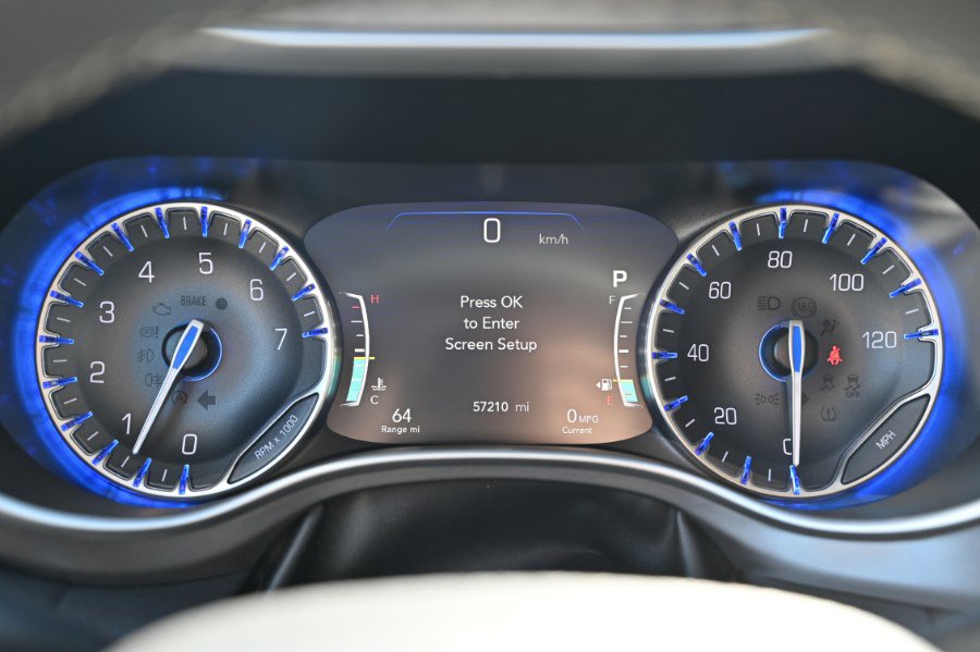 Used 2023 Chrysler Pacifica Touring-L FWD image 25