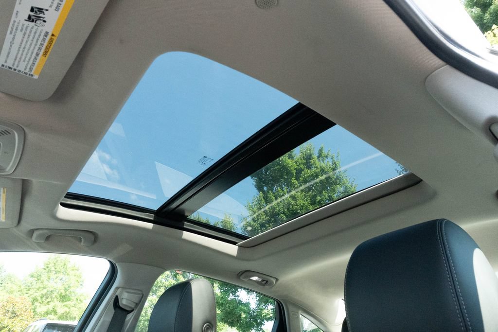Used 2019 Buick LaCrosse Essence w/ Sun and Shade Package AWD/4WD image 4
