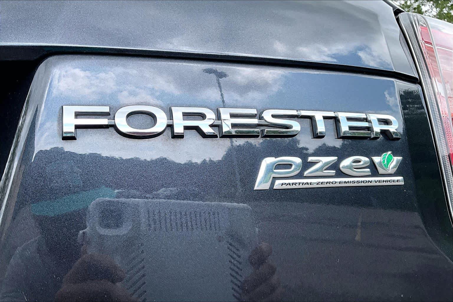 Used 2017 Subaru Forester 2.5i Premium w/ All-Weather Package AWD/4WD image 10