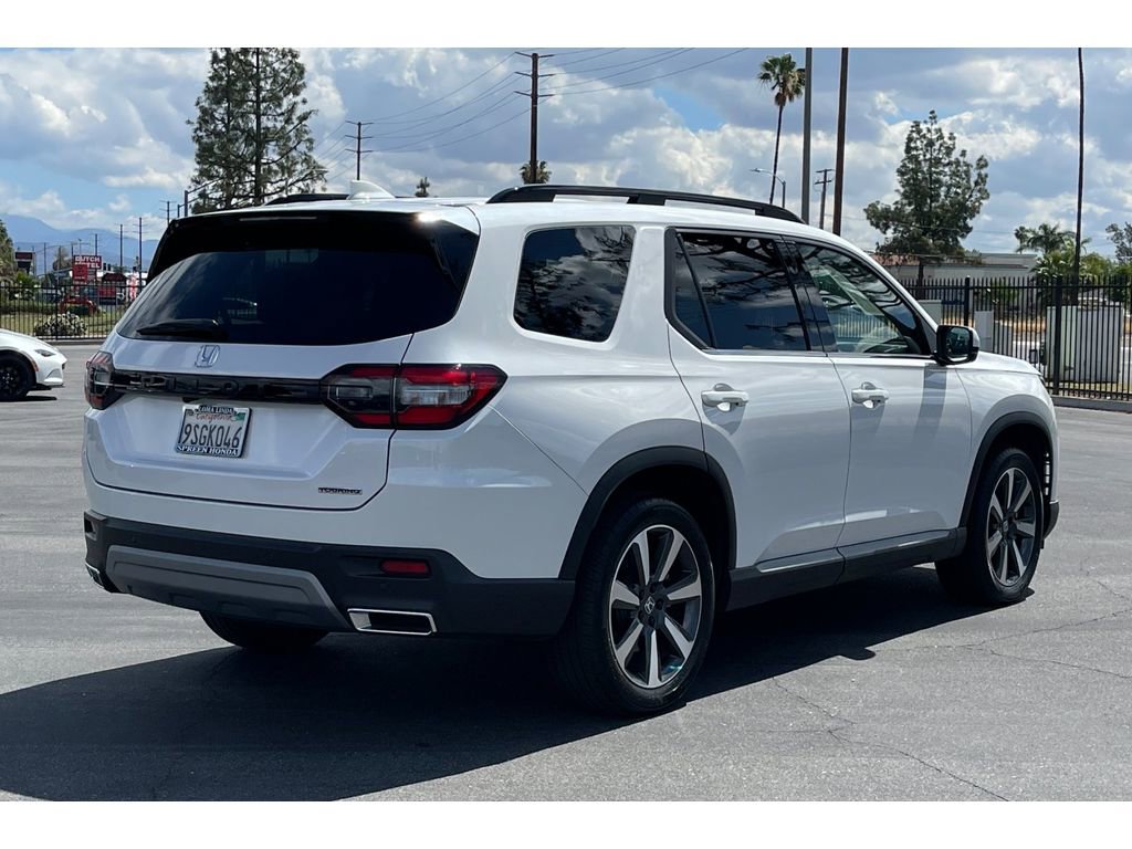 Certified 2025 Honda Pilot Touring image 6
