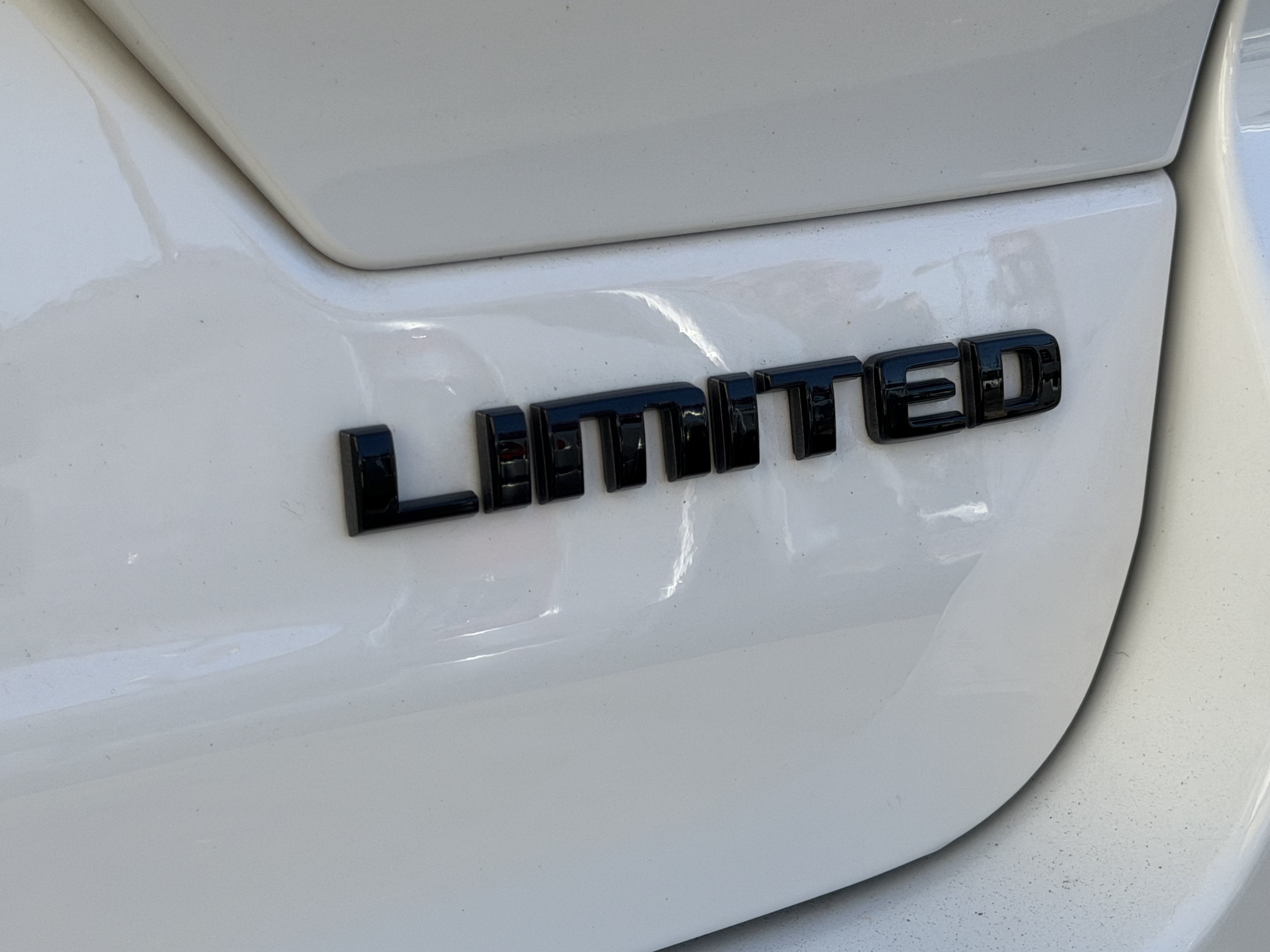 Used 2023 Jeep Grand Cherokee Limited w/ Luxury Tech Group II RWD image 14