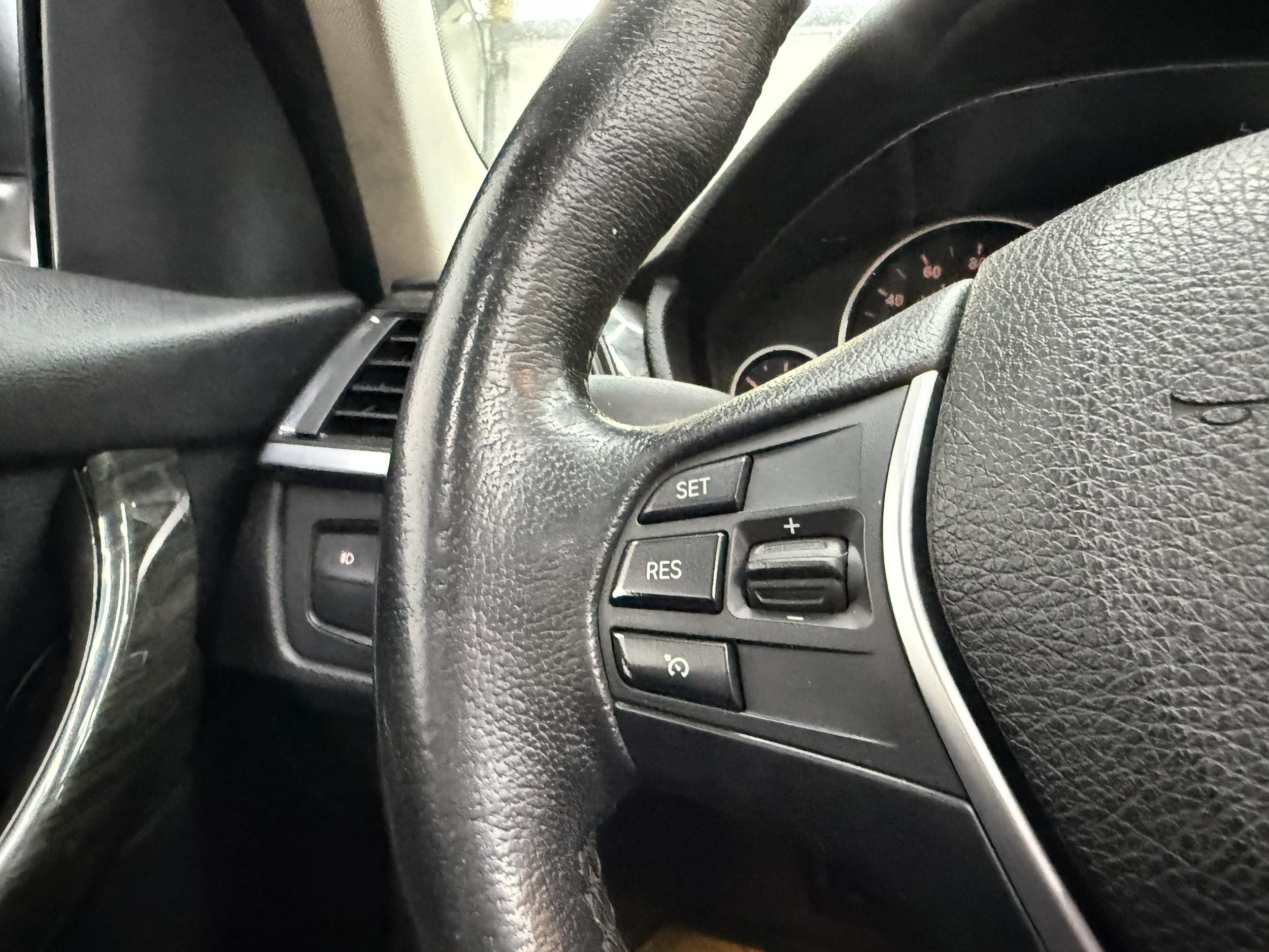 Used 2014 BMW 320i xDrive Sedan AWD/4WD image 16