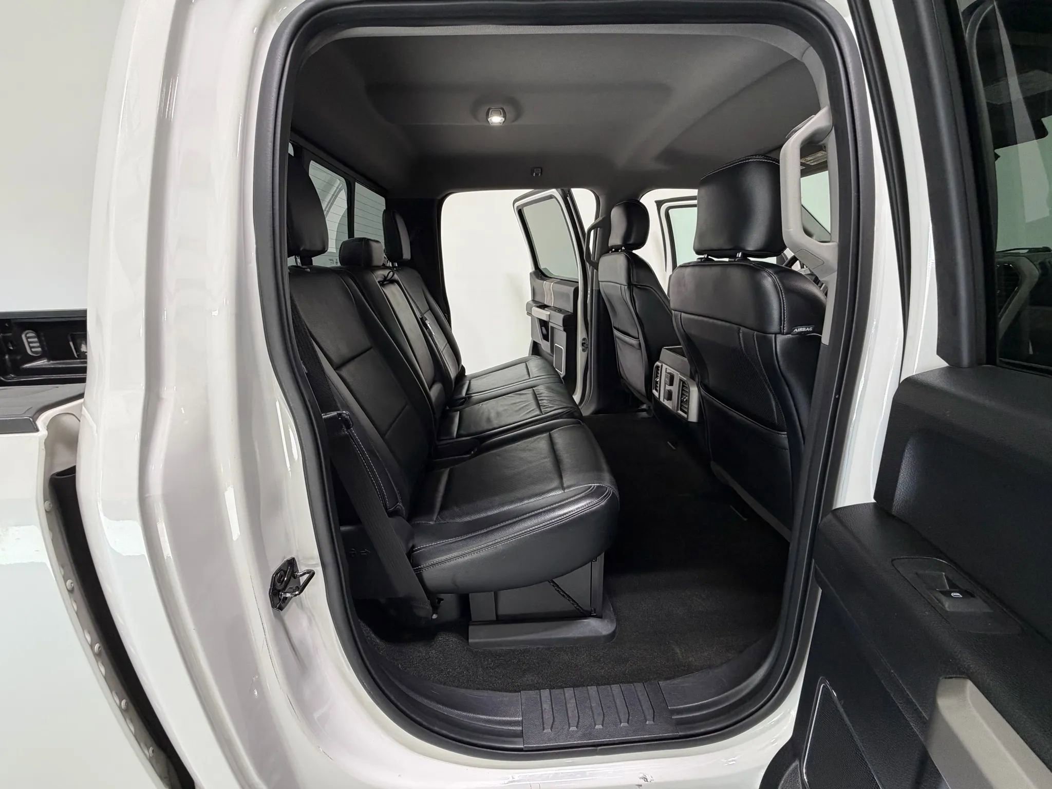 Used 2017 Ford F250 Lariat w/ Chrome Package image 19