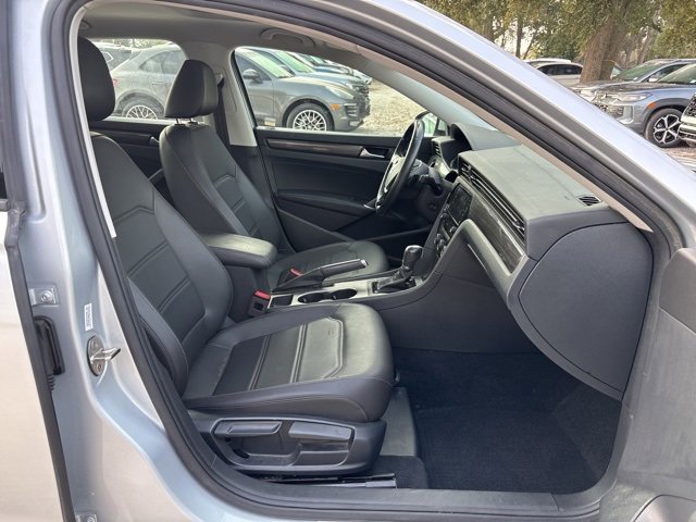 Used 2020 Volkswagen Passat 2.0T R-Line image 9
